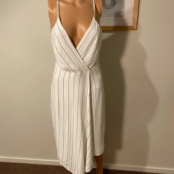 Bec & Bridge white pin striped dress size 8 ♠️ - Picture 2 of 6